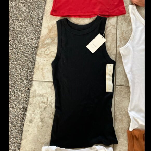 ❤️3/$12 Tank Top Bundle Includes 6 NWT (5 size small & 1 size medium) - Picture 4 of 6